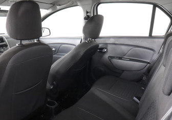 Подержанный автомобиль Renault Logan Sedan 2019 года (12 фото)