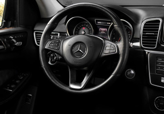 Подержанный автомобиль Mercedes-Benz GLE 2016 года (13 фото)