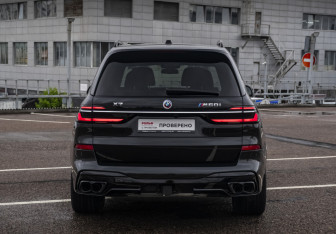 Подержанный автомобиль BMW X7 2022 года (7 фото)