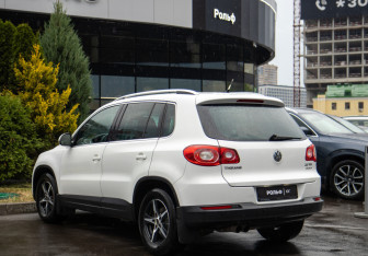 Подержанный автомобиль Volkswagen Tiguan 2011 года (6 фото)