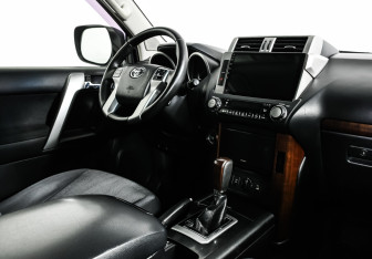 Подержанный автомобиль Toyota Land Cruiser Prado 2016 года (9 фото)