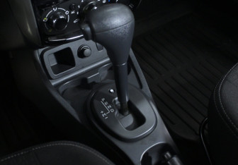 Подержанный автомобиль Nissan Terrano 2015 года (11 фото)
