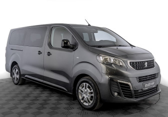 Подержанный автомобиль Peugeot Traveller 2021 года (3 фото)