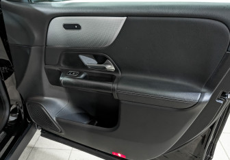 Подержанный автомобиль Mercedes-Benz GLB 2020 года (25 фото)