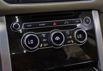 Подержанный автомобиль Land Rover Range Rover 2014 года (18 фото)