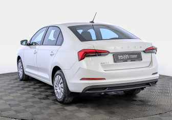 Подержанный автомобиль Skoda Rapid Liftback 2021 года (7 фото)