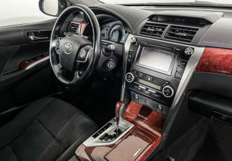 Подержанный автомобиль Toyota Camry Sedan 2012 года (9 фото)