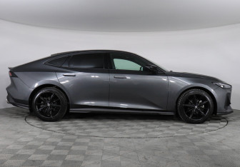 Подержанный автомобиль Changan UNI-V 2023 года (4 фото)