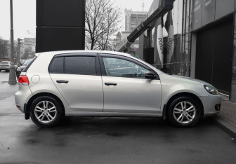 Подержанный автомобиль Volkswagen Golf Hatchback 2011 года (4 фото)
