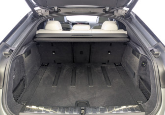 Подержанный автомобиль BMW X6 2025 года (10 фото)