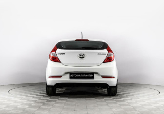 Подержанный автомобиль Hyundai Solaris Hatchback 2015 года (4 фото)