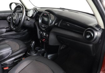 Подержанный автомобиль MINI Hatch 2021 года (10 фото)