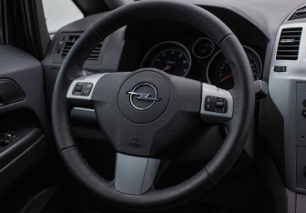 Подержанный автомобиль Opel Zafira Compactvan 2010 года (15 фото)