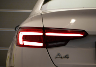 Подержанный автомобиль Audi A4 Sedan 2017 года (36 фото)