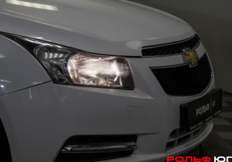 Подержанный автомобиль Chevrolet Cruze Hatchback 2012 года (18 фото)