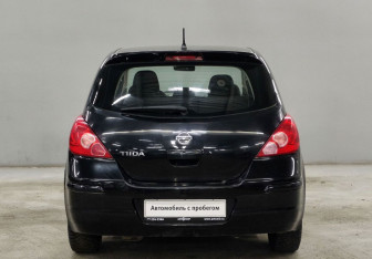 Подержанный автомобиль Nissan Tiida Hatchback 2012 года (6 фото)