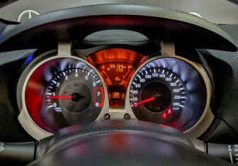 Подержанный автомобиль Nissan Juke 2017 года (16 фото)