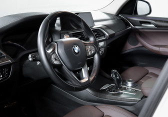 Подержанный автомобиль BMW X3 2021 года (14 фото)