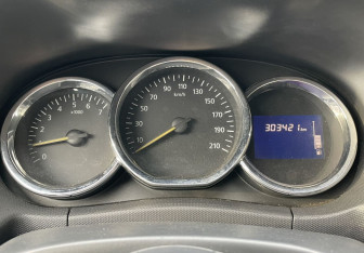 Подержанный автомобиль Renault Duster 2016 года (16 фото)