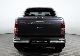 Подержанный автомобиль Toyota Hilux 2014 года (4 фото)