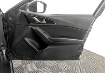 Подержанный автомобиль Mazda 3 Sedan 2014 года (24 фото)