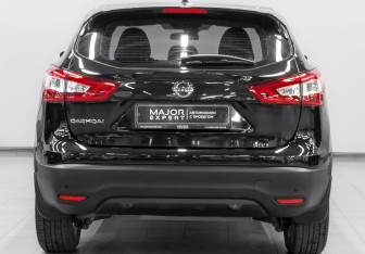 Подержанный автомобиль Nissan Qashqai 2014 года (6 фото)