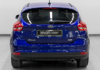 Подержанный автомобиль Ford Focus Hatchback 2017 года (6 фото)