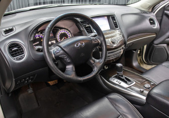 Подержанный автомобиль Infiniti QX60 2014 года (17 фото)