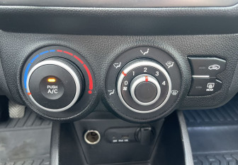Подержанный автомобиль Kia Rio Hatchback 2012 года (17 фото)