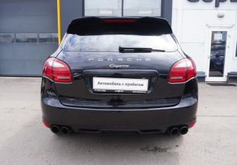 Подержанный автомобиль Porsche Cayenne 2011 года (6 фото)