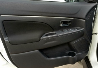 Подержанный автомобиль Mitsubishi ASX 2012 года (15 фото)