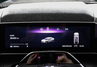 Подержанный автомобиль Zeekr 001 2023 года (11 фото)