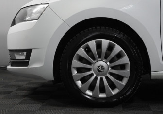 Подержанный автомобиль Skoda Rapid Liftback 2019 года (20 фото)