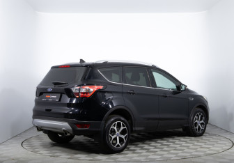 Подержанный автомобиль Ford Kuga 2018 года (5 фото)