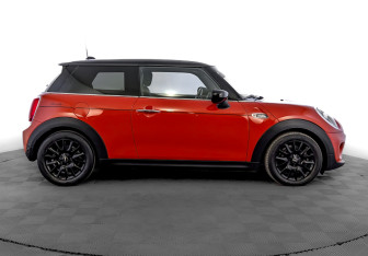 Подержанный автомобиль MINI Hatch 2021 года (4 фото)