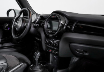 Подержанный автомобиль MINI Hatch 2020 года (9 фото)