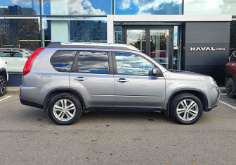 Подержанный автомобиль Nissan X-Trail 2011 года (4 фото)