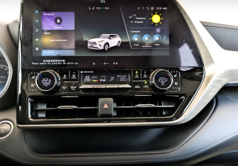 Подержанный автомобиль Toyota Highlander 2025 года (16 фото)
