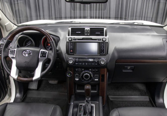 Подержанный автомобиль Toyota Land Cruiser Prado 2014 года (13 фото)