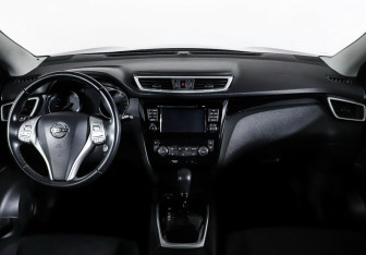 Подержанный автомобиль Nissan Qashqai 2014 года (10 фото)