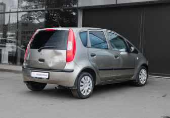 Подержанный автомобиль Mitsubishi Colt Hatchback 2007 года (4 фото)