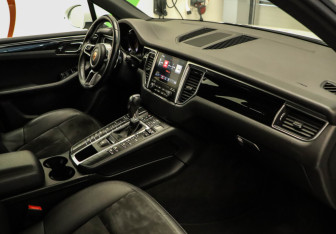 Подержанный автомобиль Porsche Macan 2016 года (27 фото)