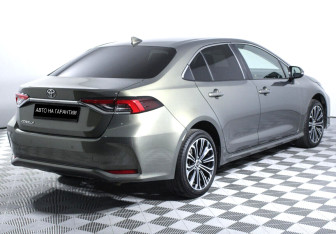 Подержанный автомобиль Toyota Corolla Sedan 2019 года (3 фото)