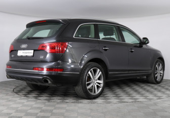 Подержанный автомобиль Audi Q7 2014 года (5 фото)