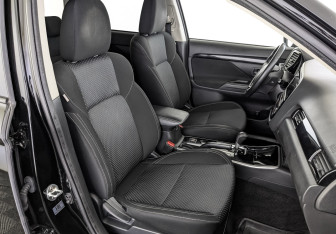 Подержанный автомобиль Mitsubishi Outlander 2019 года (24 фото)