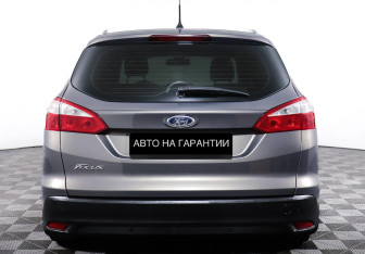 Подержанный автомобиль Ford Focus Wagon 2012 года (6 фото)