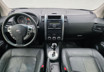 Подержанный автомобиль Nissan X-Trail 2010 года (11 фото)