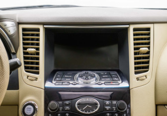 Подержанный автомобиль Infiniti FX 2010 года (15 фото)