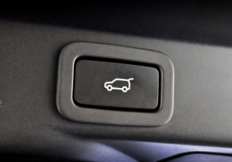 Подержанный автомобиль Land Rover Range Rover Sport 2021 года (26 фото)