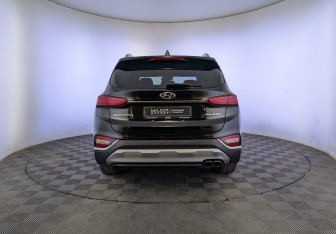 Подержанный автомобиль Hyundai Santa Fe 2019 года (6 фото)
